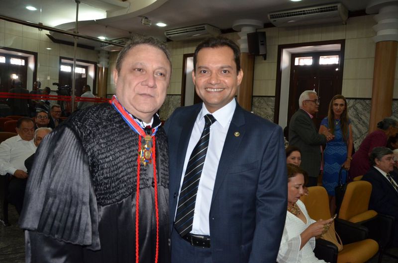 PaisagemDefensor-geral é homenageado com medalha de Mérito Judiciário